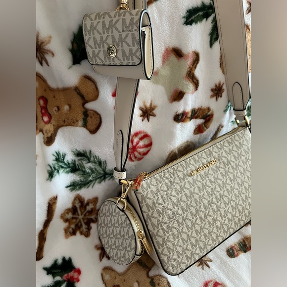 Michael Kors Jet Set Travel - Picture 3 of 6